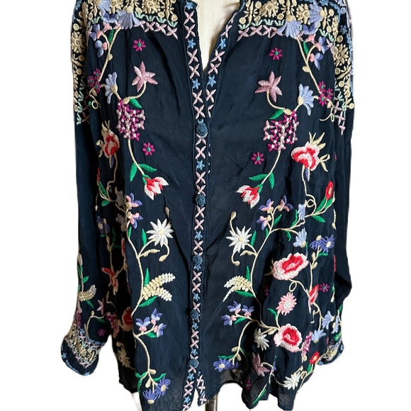 Johnny Was Women’s Navy Blue Blouse With Floral a embroidery Blouse. Size Medium - Picture 2 of 8
